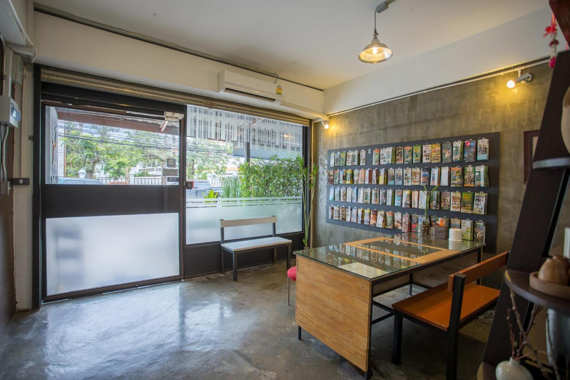 Zz Hostel Chiang Mai Exteriör bild