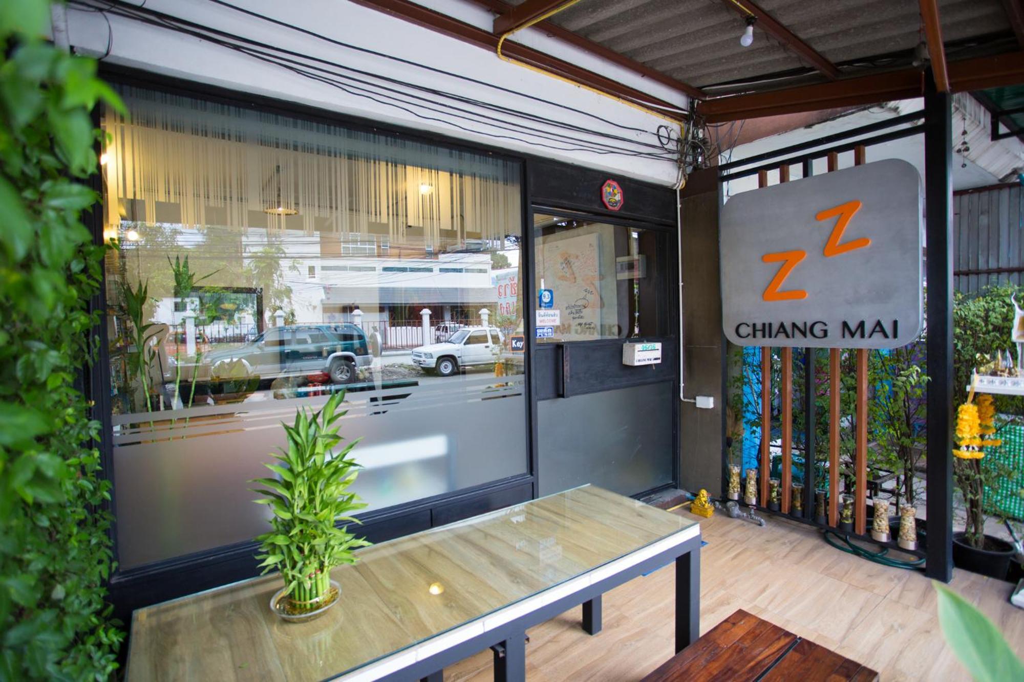 Zz Hostel Chiang Mai Exteriör bild