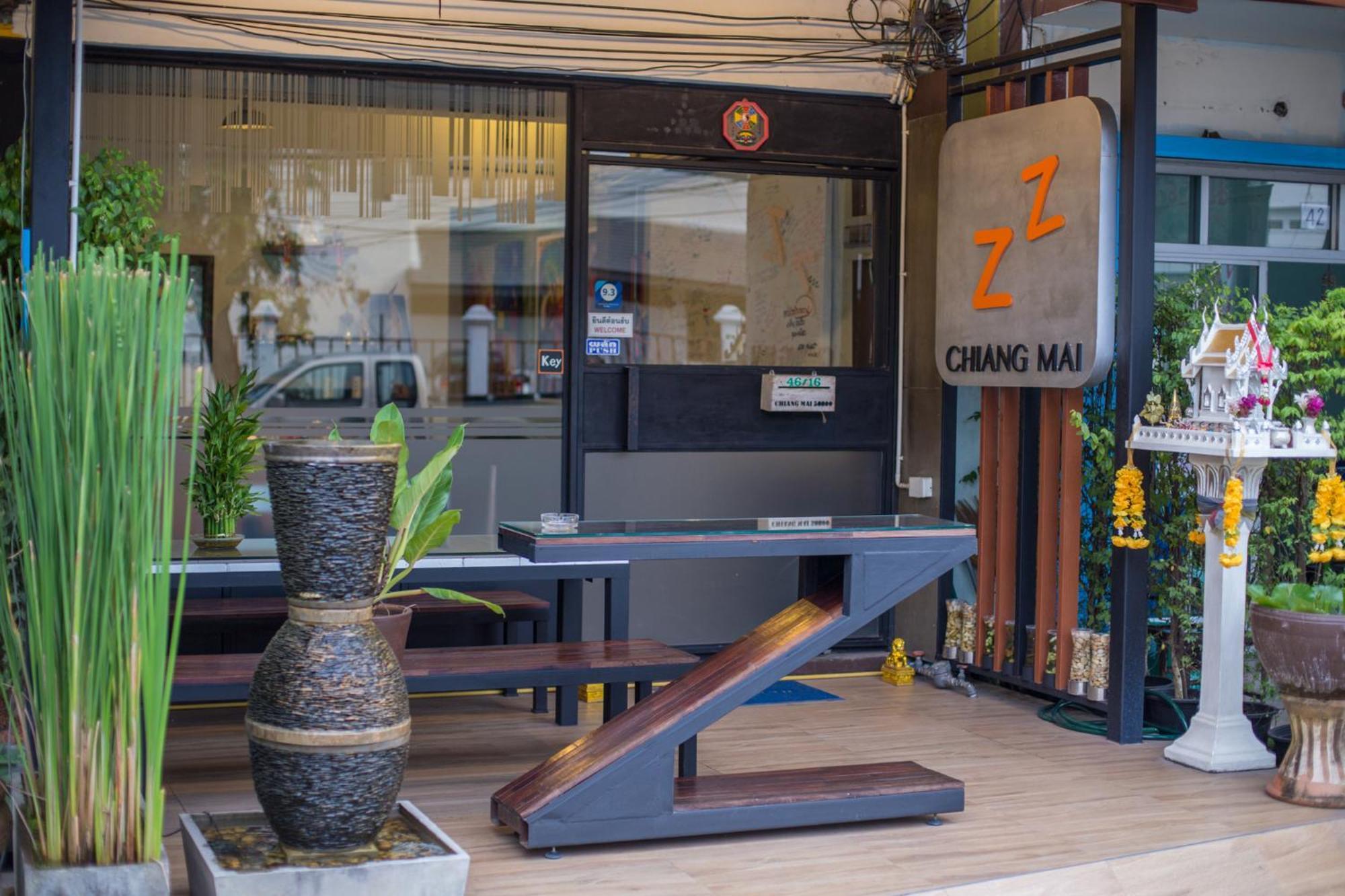 Zz Hostel Chiang Mai Exteriör bild