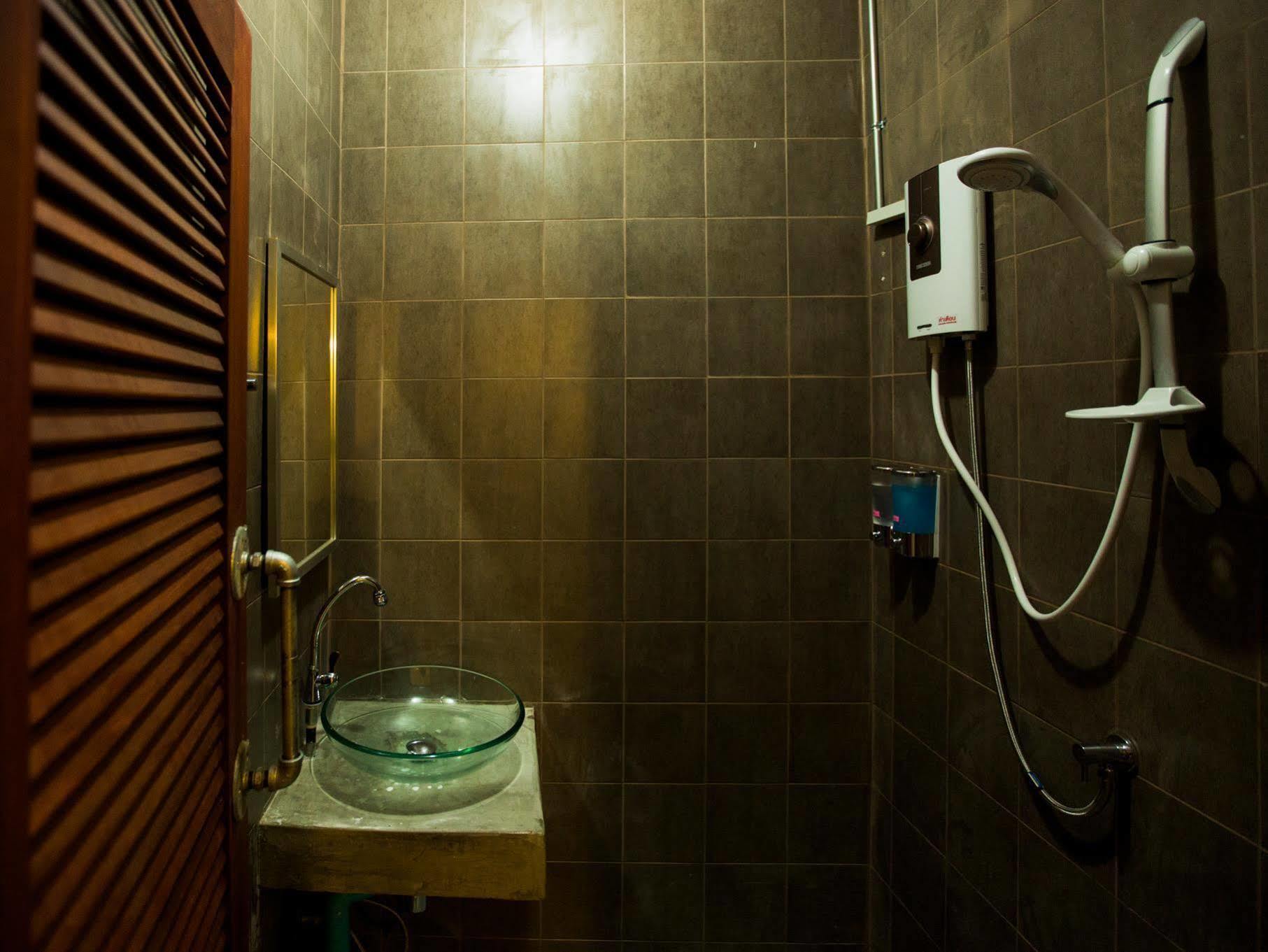 Zz Hostel Chiang Mai Exteriör bild